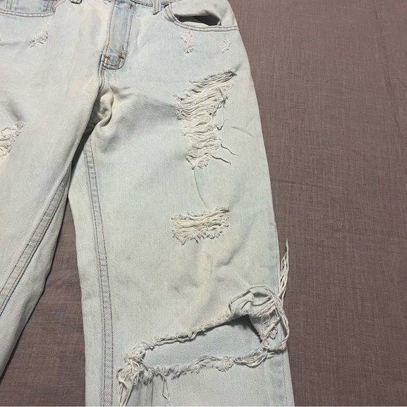 Vintage Levi's 550 Super Distressed Light Wash Relaxed Fit 90 2000 Size 4/6 - Picture 4 of 13
